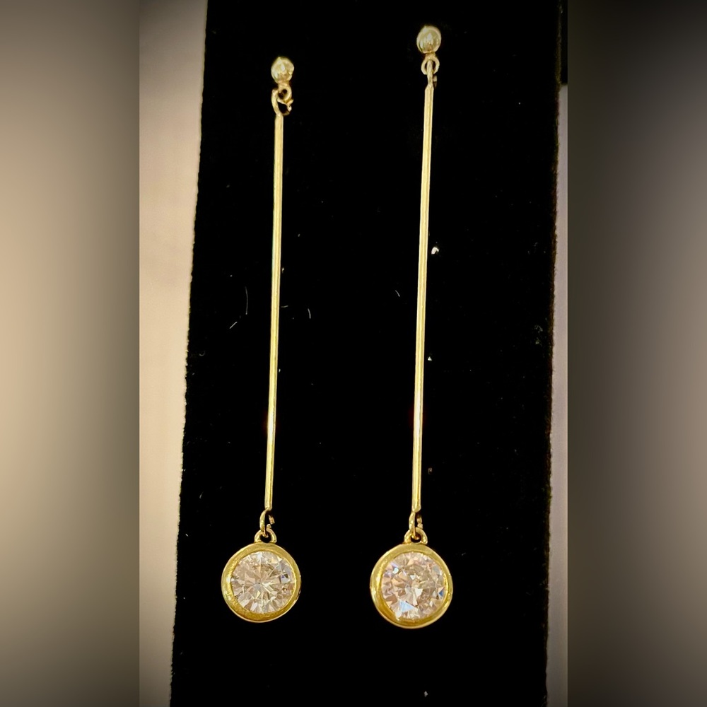 Gold and Diamond simulant Earrings. - Picture 5 of 7